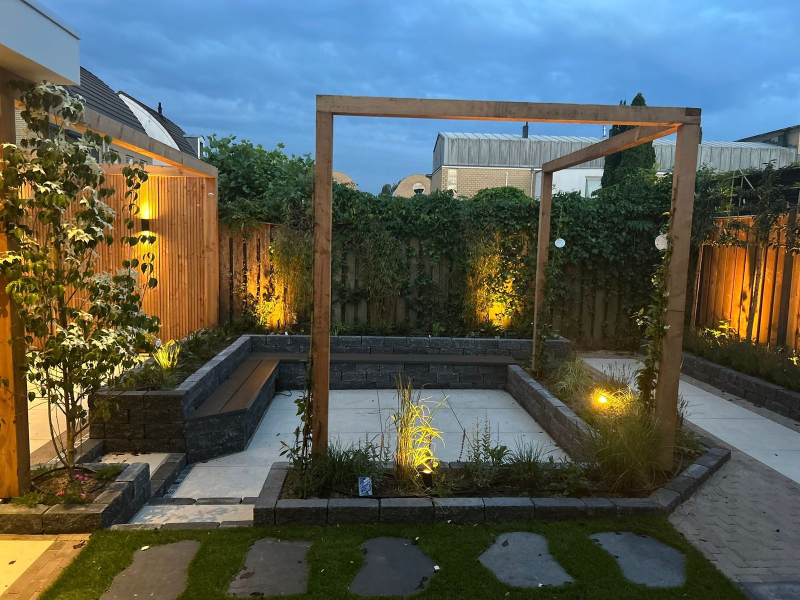Tuinaanleg met sfeerverlichting